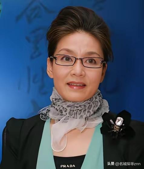 潘虹缓缓说道：“如今我已步入古稀之年，72岁的我每日还要在凌晨三四点便需从睡梦中