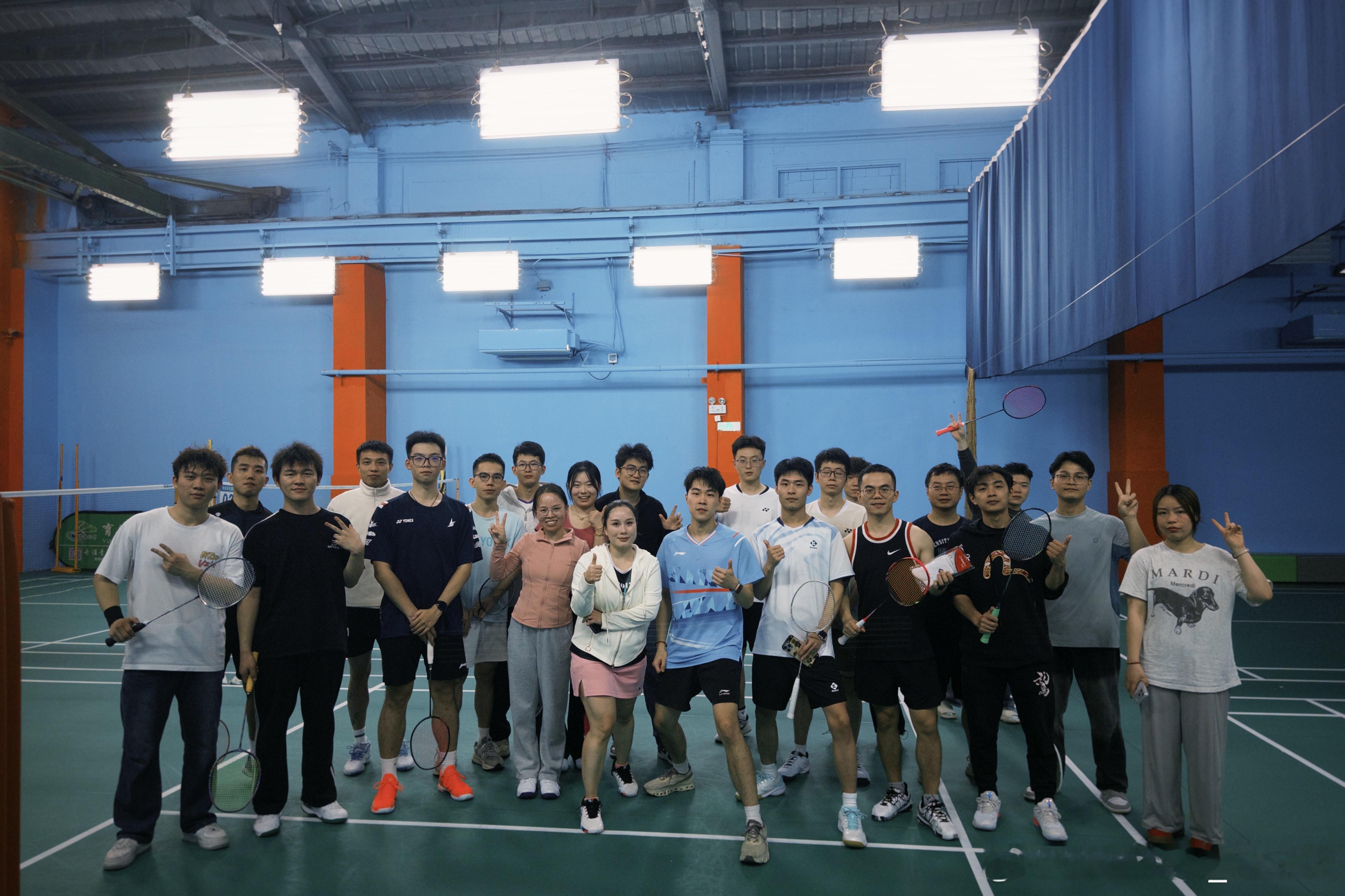 嘿嘿今天过生日了祝大家都幸福快乐😃 ​​​