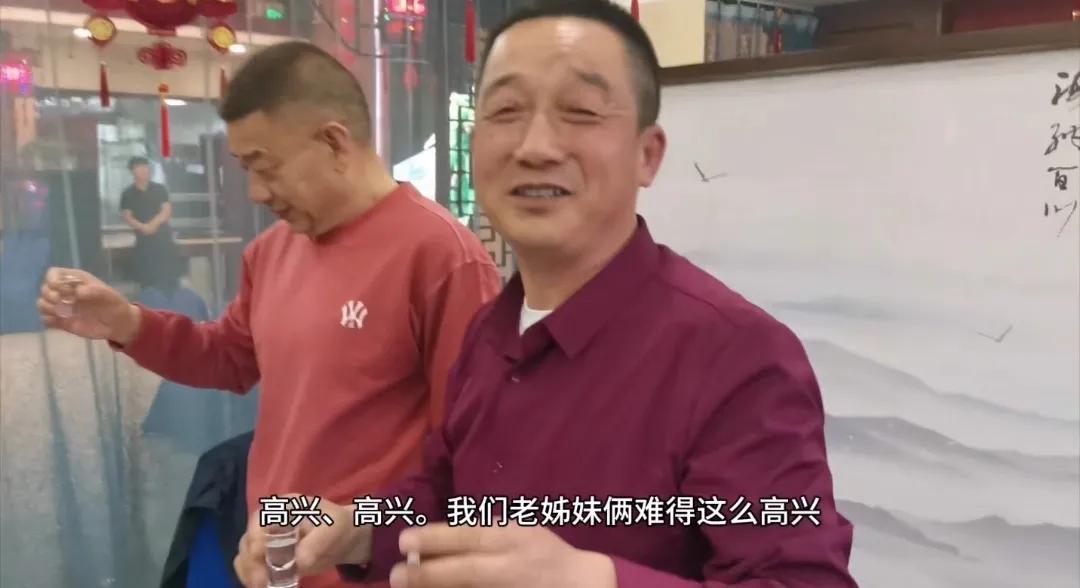 母亲节前夕酒店温馨一幕——

兰州六旬吊车老板酒店订餐
提前为师娘母亲庆贺母亲节