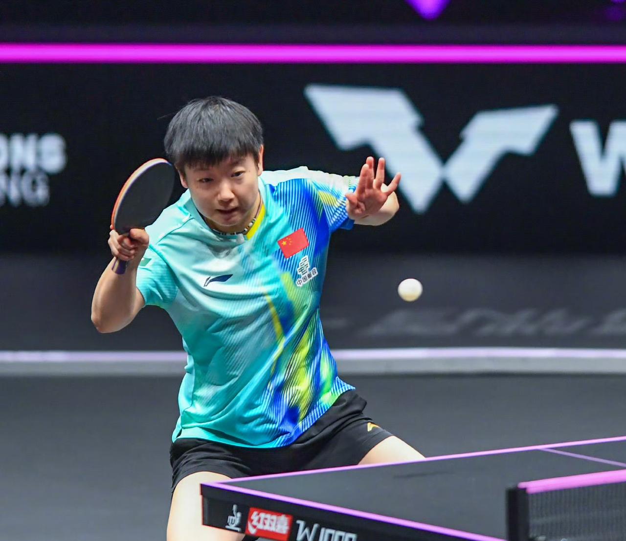 孙颖莎重庆首战告捷，轻装上阵再启征程！

时隔近两个月，在重庆冠军赛女单1/16