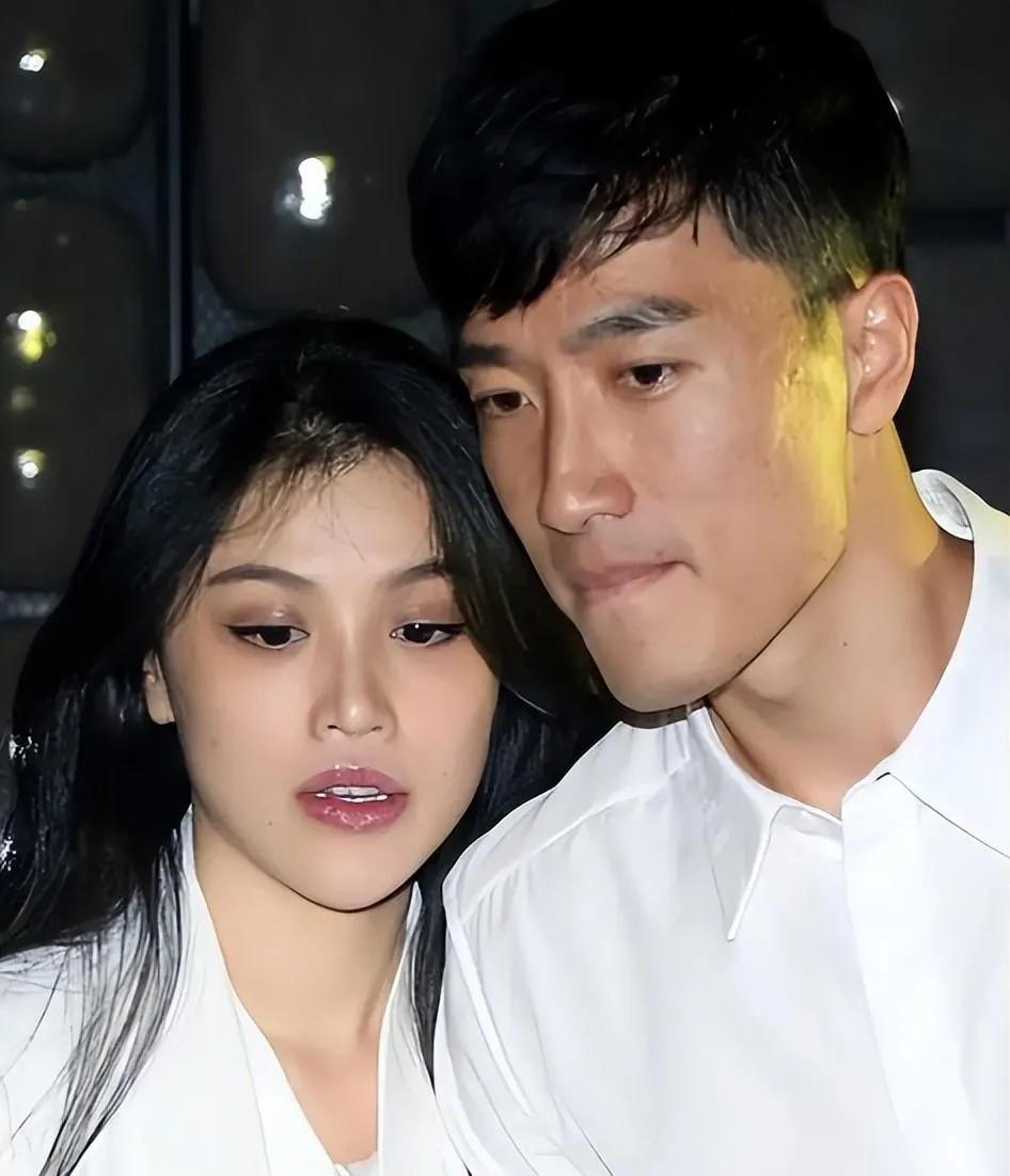 和刘翔离婚后，葛天搬离上海，回到老家和母亲相依为命。外界的流言蜚语从未停过，她却