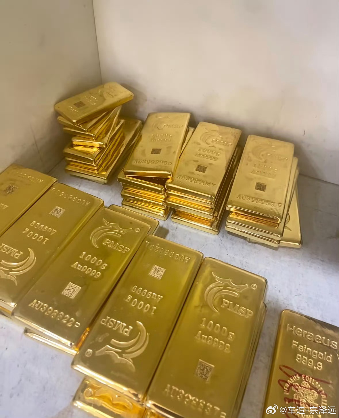 金价彻底杀疯了六年前我两个兄弟结婚A家里给了200万又贷了200万在北京买了房B