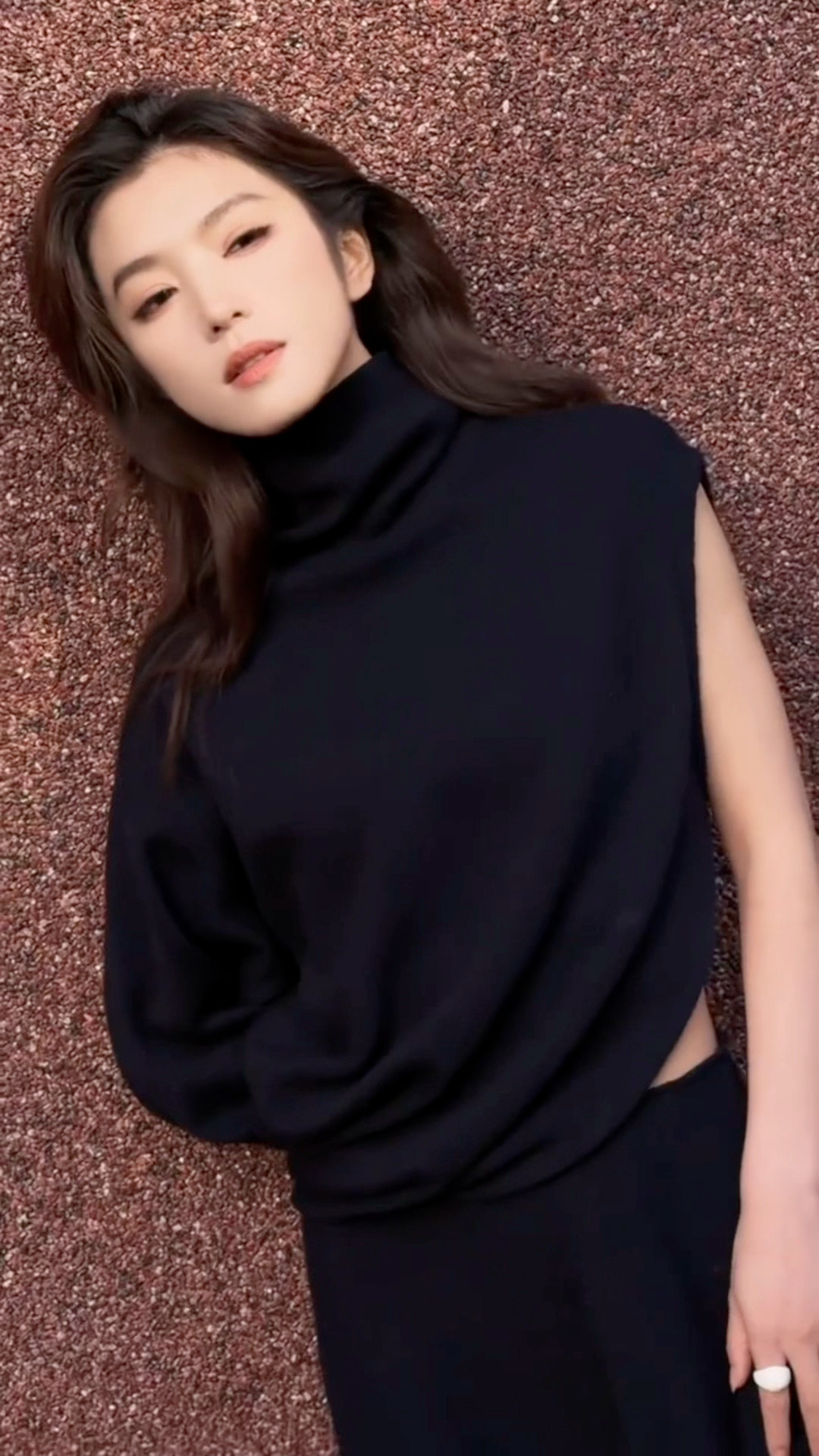 李云霄人物杂志黑白妆造拍摄花絮 好美好高级