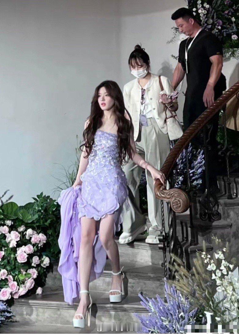 女明星真不是随便什么人都能做的[揣手] ​​​