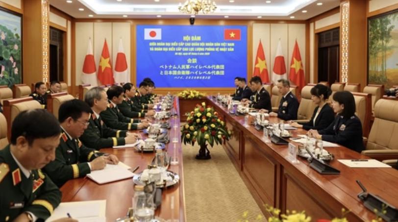 日本这下彻底绷不住破防了！日防长当众放出惊人狠话，非要对外宣称越南早就倒向日本？