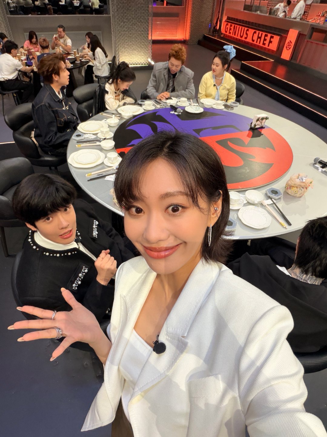 闫妮女儿综艺首秀闫妮醉酒女儿晕碳天才厨人厨综迎来了惊喜嘉宾，闫妮女儿首次登上综艺