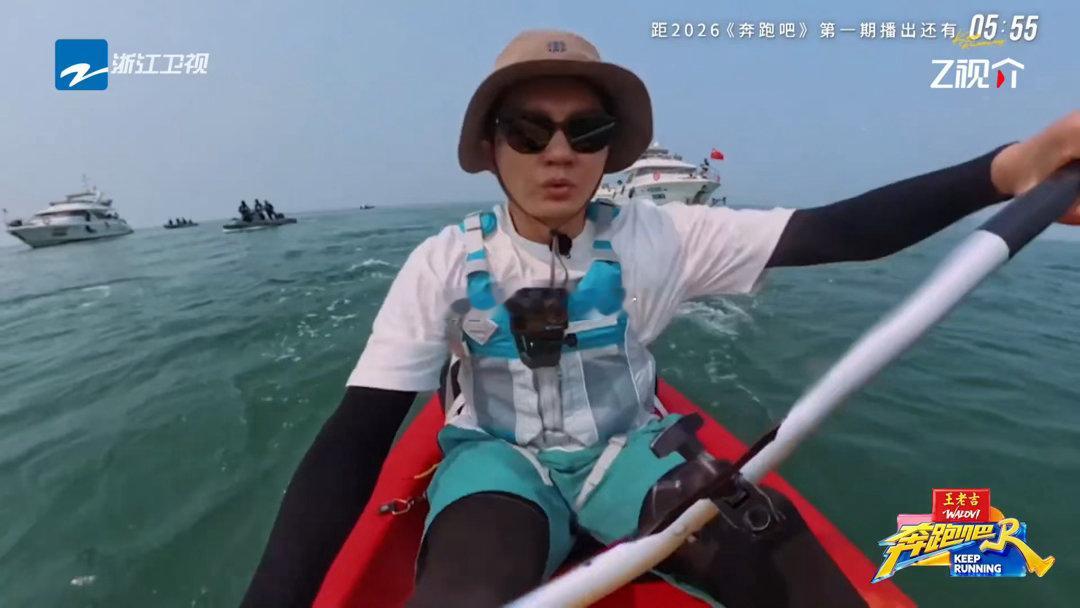 李晨宋亚轩pk单人皮划艇奔跑吧 李晨被激起的胜负欲太可怕了，宋亚轩先出发还是被反