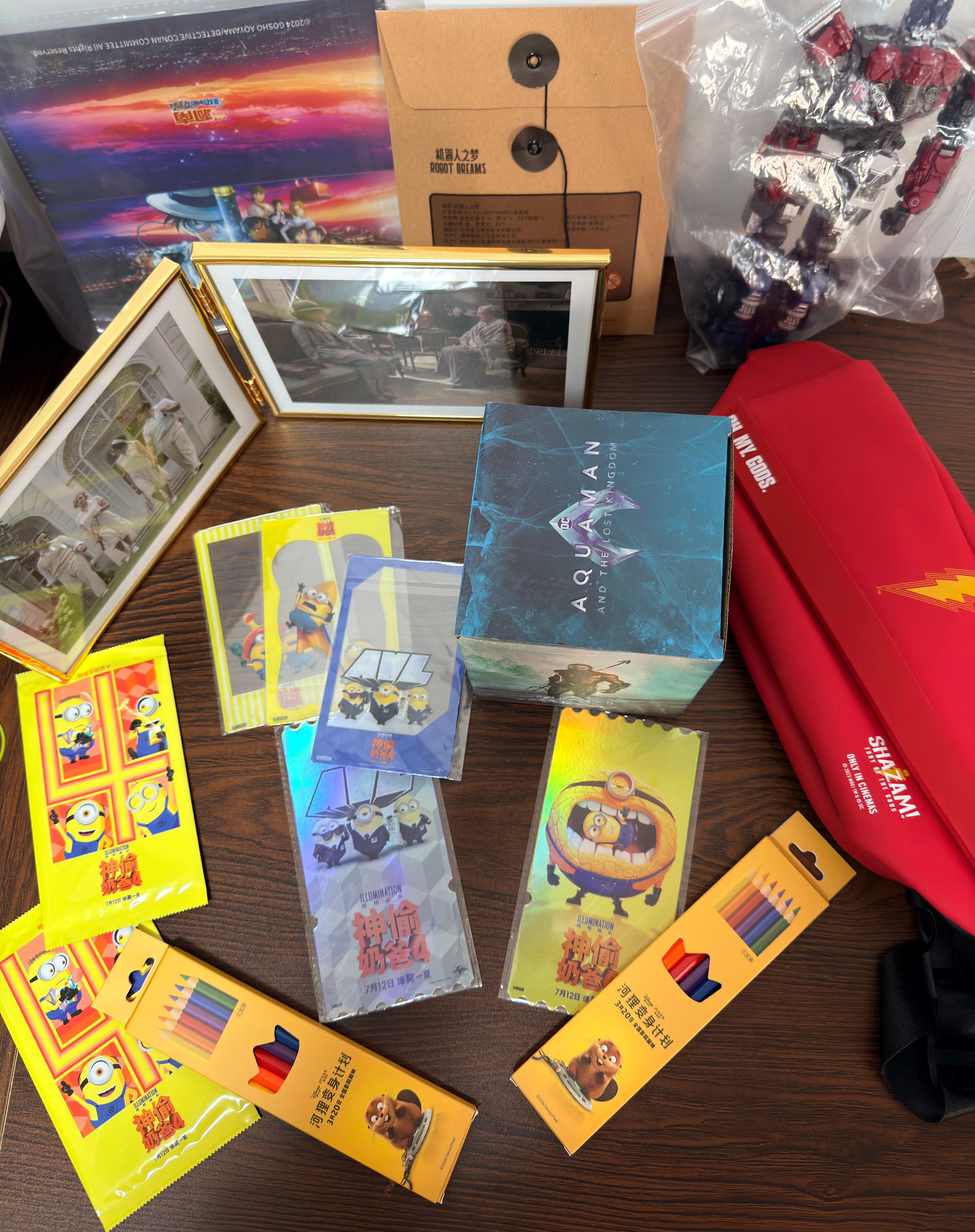 不定时福利~转+关，抽1位粉丝送电影周边大礼包，IP包括：机器人之梦、小黄人、变