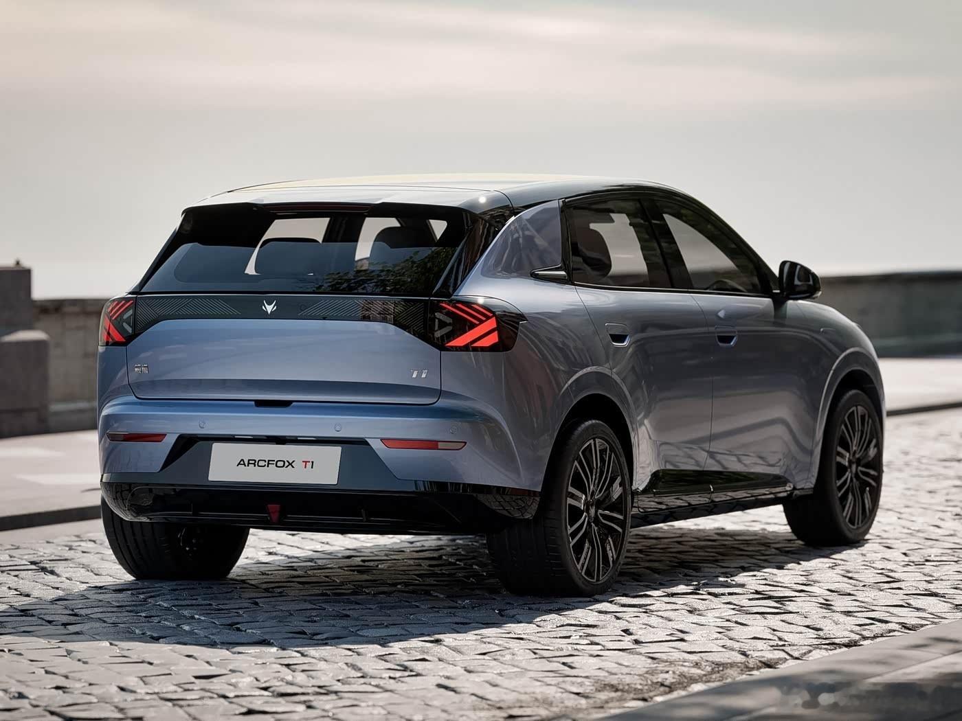 多维度安全守护，极狐T1 出行更有底气性价比突出的纯电，极狐T1上市6.28万起