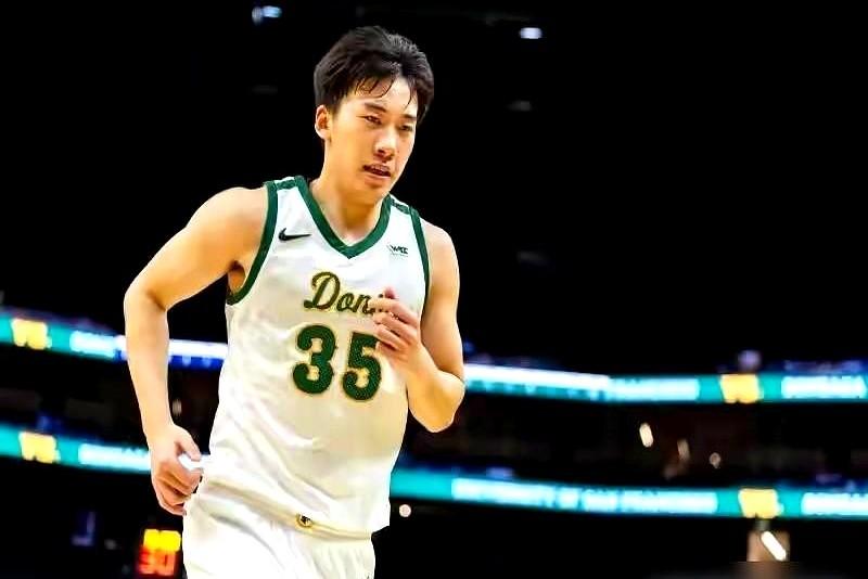 一说王俊杰，就是NCAA场均8.5分，平了纪录。

别光盯着高光，单场轰下27分