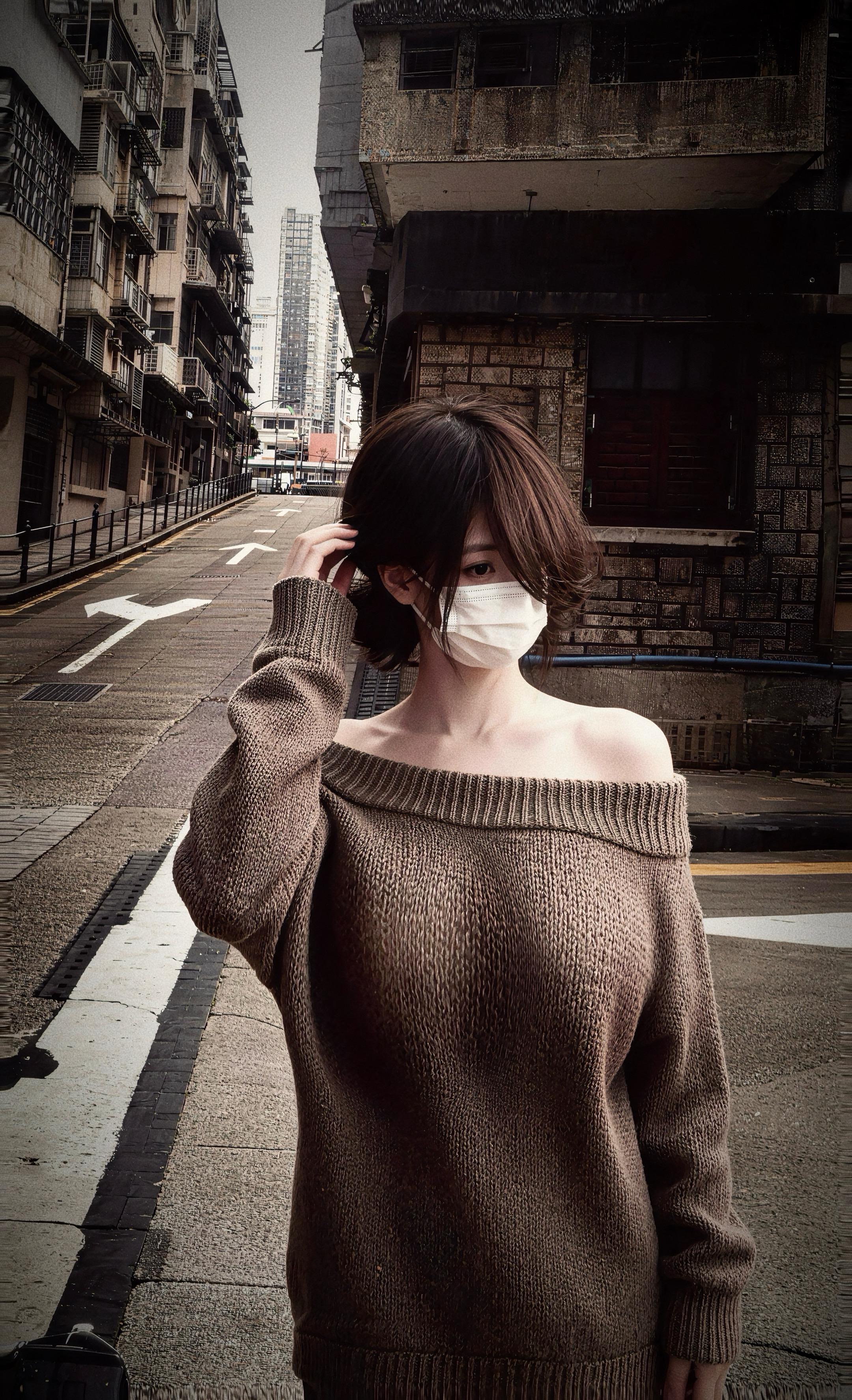 我看着你的眼角掉眼泪