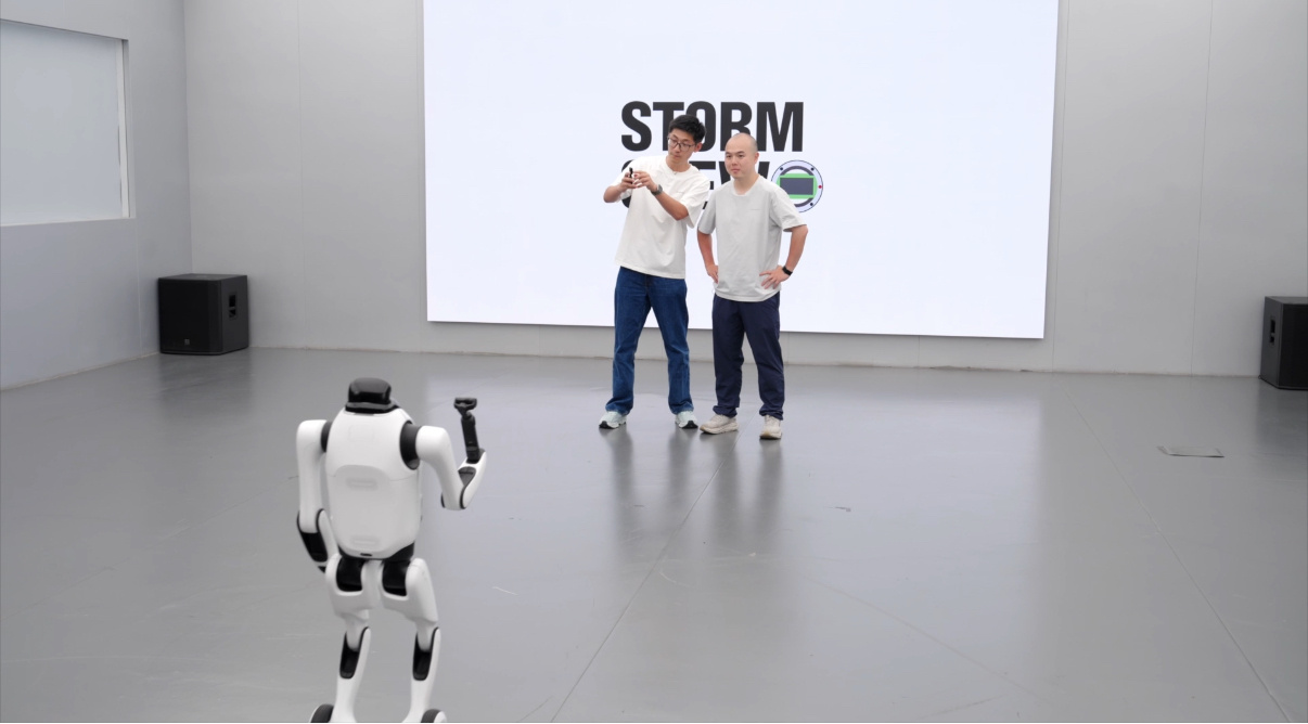 判断启元T1和Insta360是简单露出还是深度合作，关键要看看有没有突破“外设
