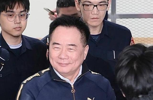 一件不可思议的事情在台湾岛内发生。台湾的班房，竟成了在押的蔡正元的会客厅！

蔡