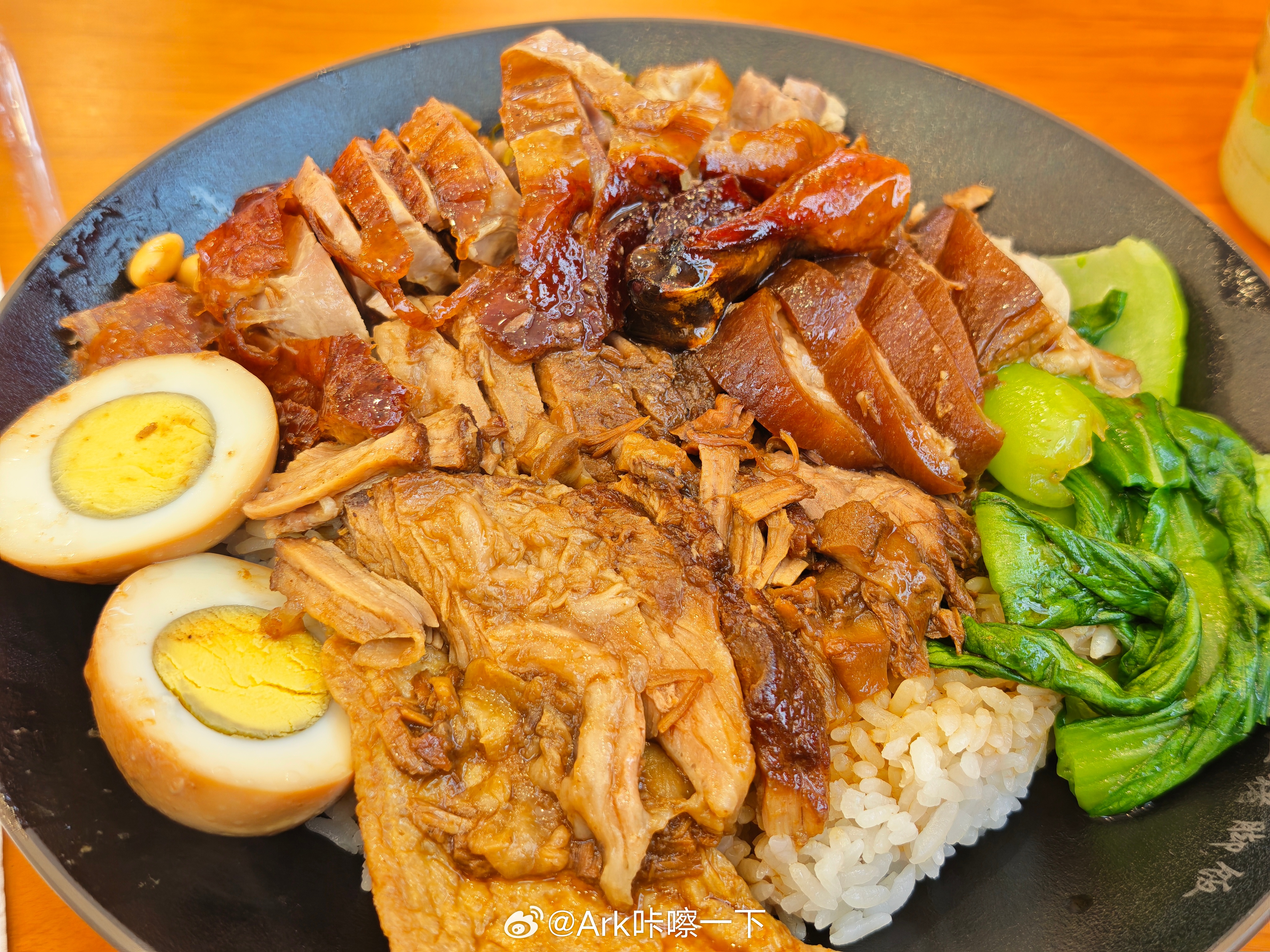 晚安朋友们，今天中午吃的这猪脚饭如何