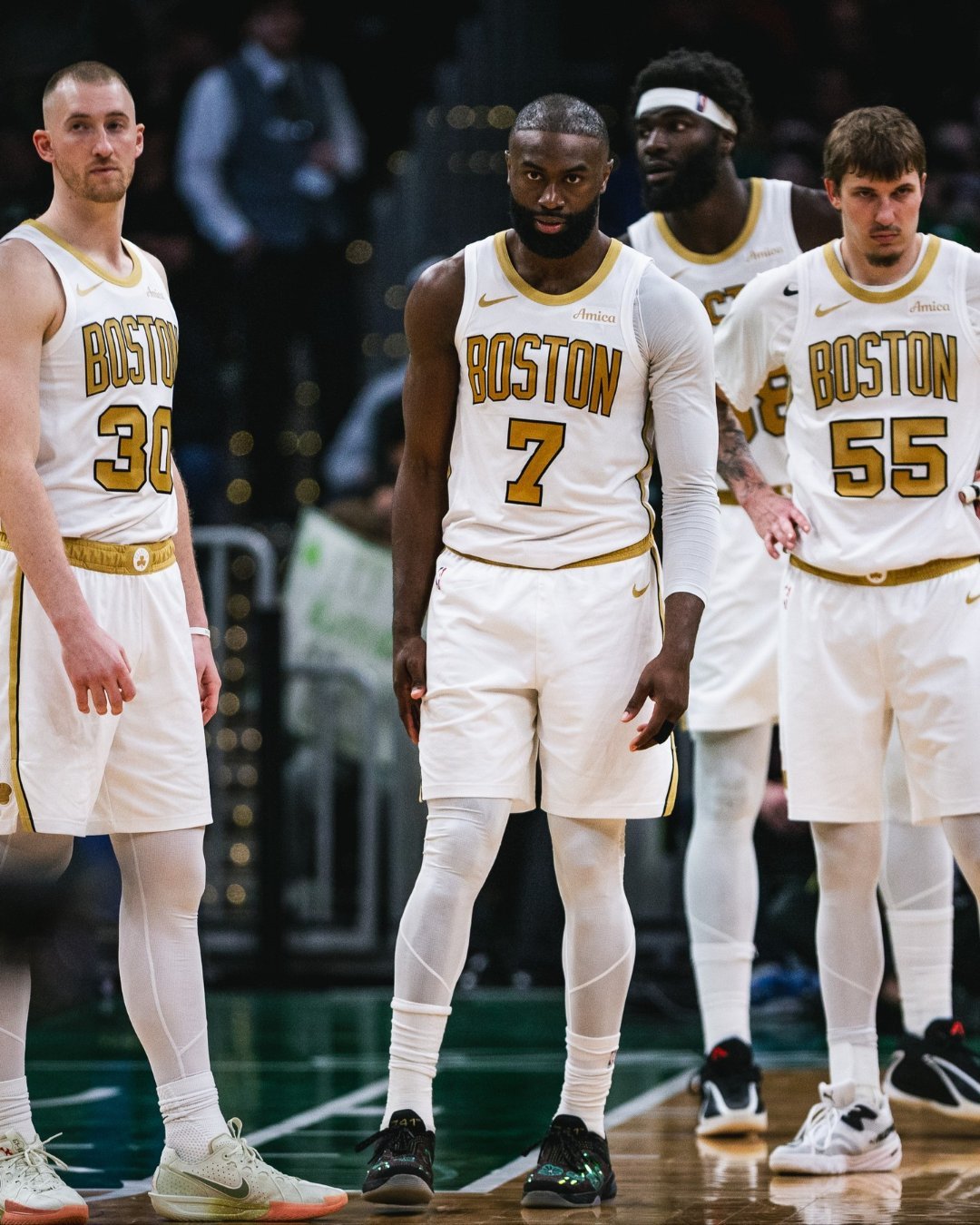 凯尔特人图库 单核带队常规赛56胜，杰伦本赛季展现出的领导力，是个什么水平？值得