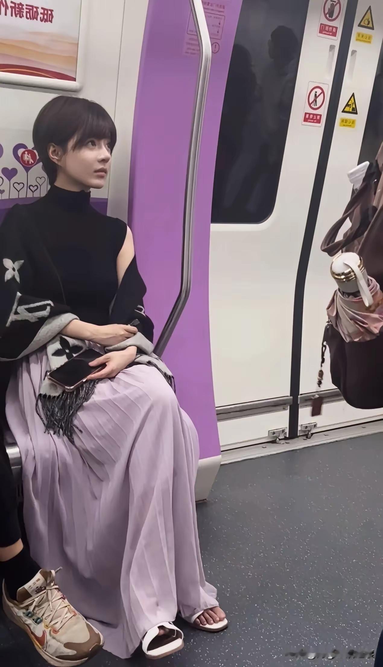 和发型没关系，主要是人漂亮[灵光一闪]