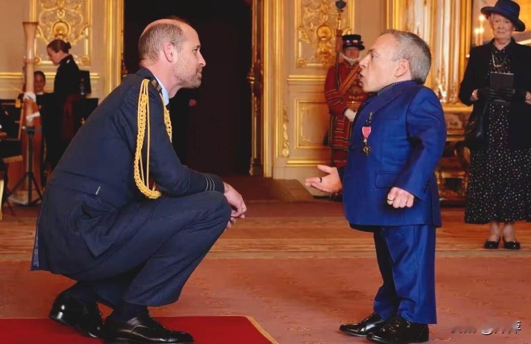 2026年3月11日，英国温莎城堡举行授勋仪式，威廉王子为《哈利·波特》演员沃里