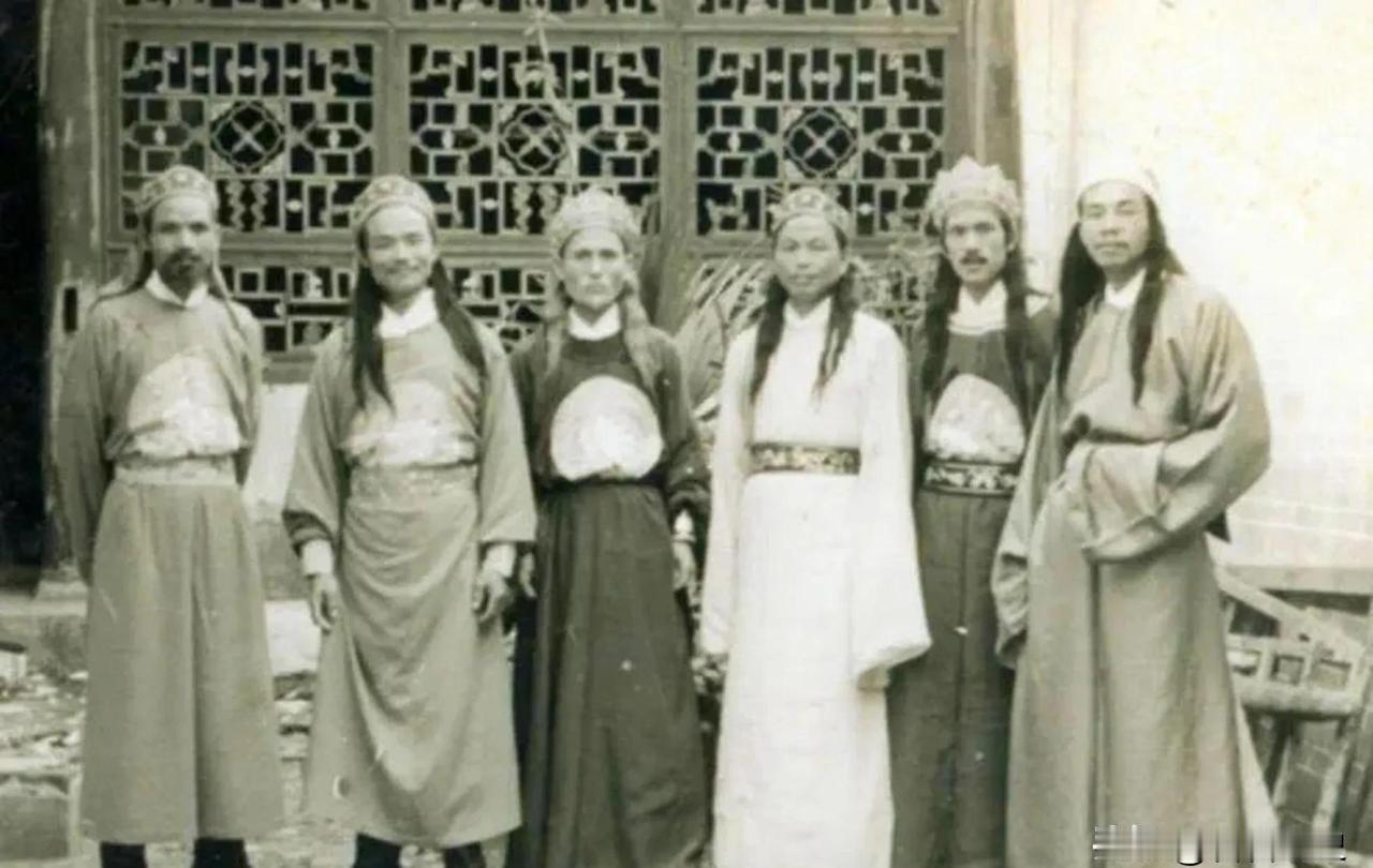 1903年，太平军老兵李圭病逝。太平天国灭亡后，李圭去美国费城参加博览会，成为中