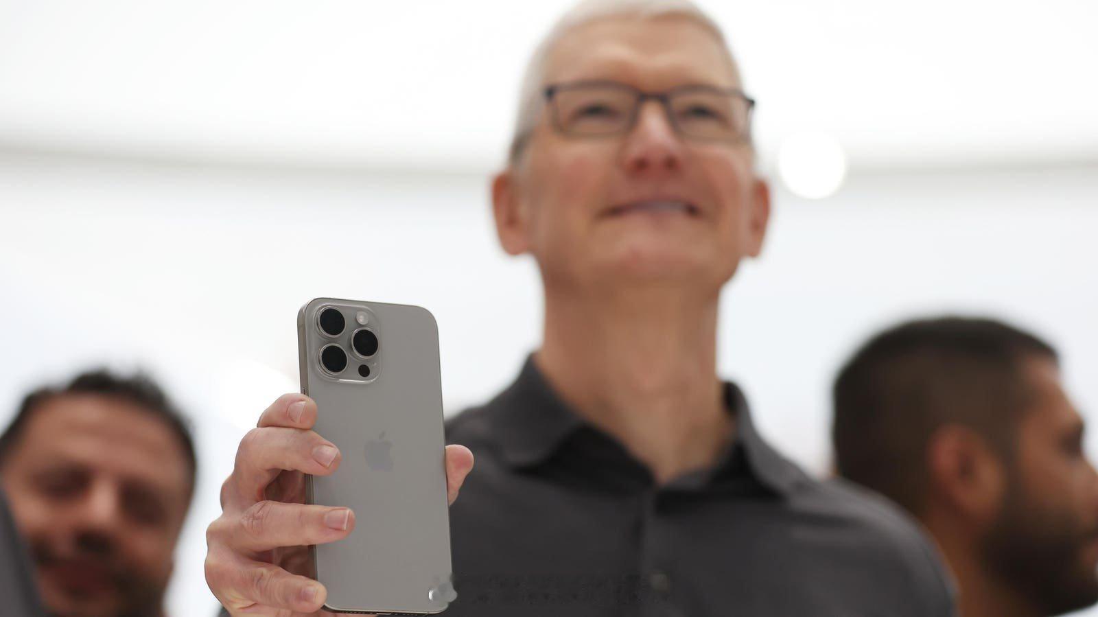 #iPhone16价格#大概率维持不变。国产厂商这么卷，苹果根本不会有涨价的勇气