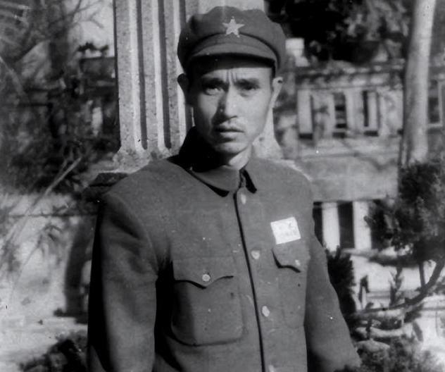 1947年，30岁的解放军师长周志坚，迎娶19岁的女护士，谁知新婚当夜，周志坚却