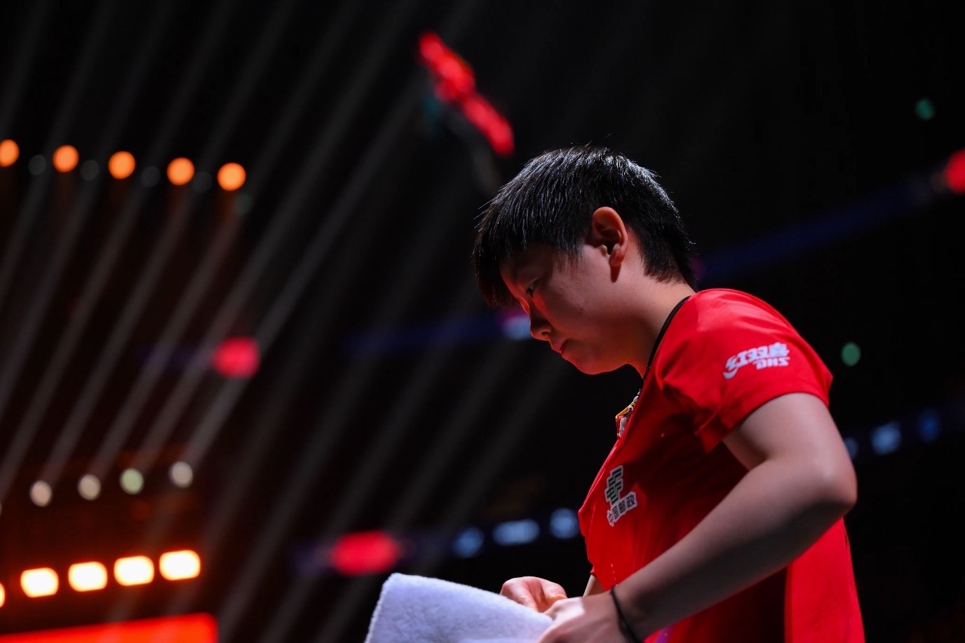 孙颖莎说赢从来都不轻松 赛场上的“不轻松”，幸好有场下与球迷双向奔赴的温暖来治愈