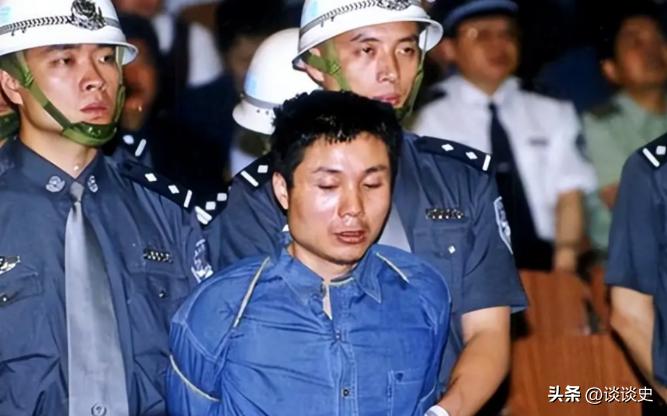 2001 年 5 月 20 日清晨 7 点 20 分，监舍内刚吃完方便面的张君，