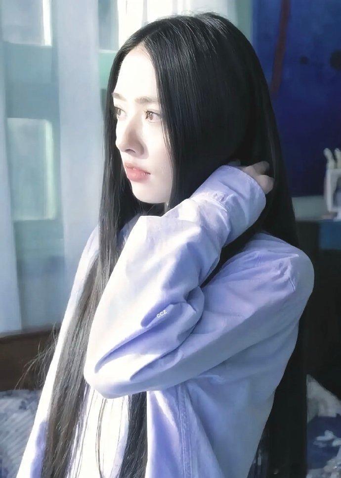 郭碧婷，昔日国民女神，以盛世美颜惊艳娱乐圈。那绝美容颜，似有魔力，轻松撬动娱乐风