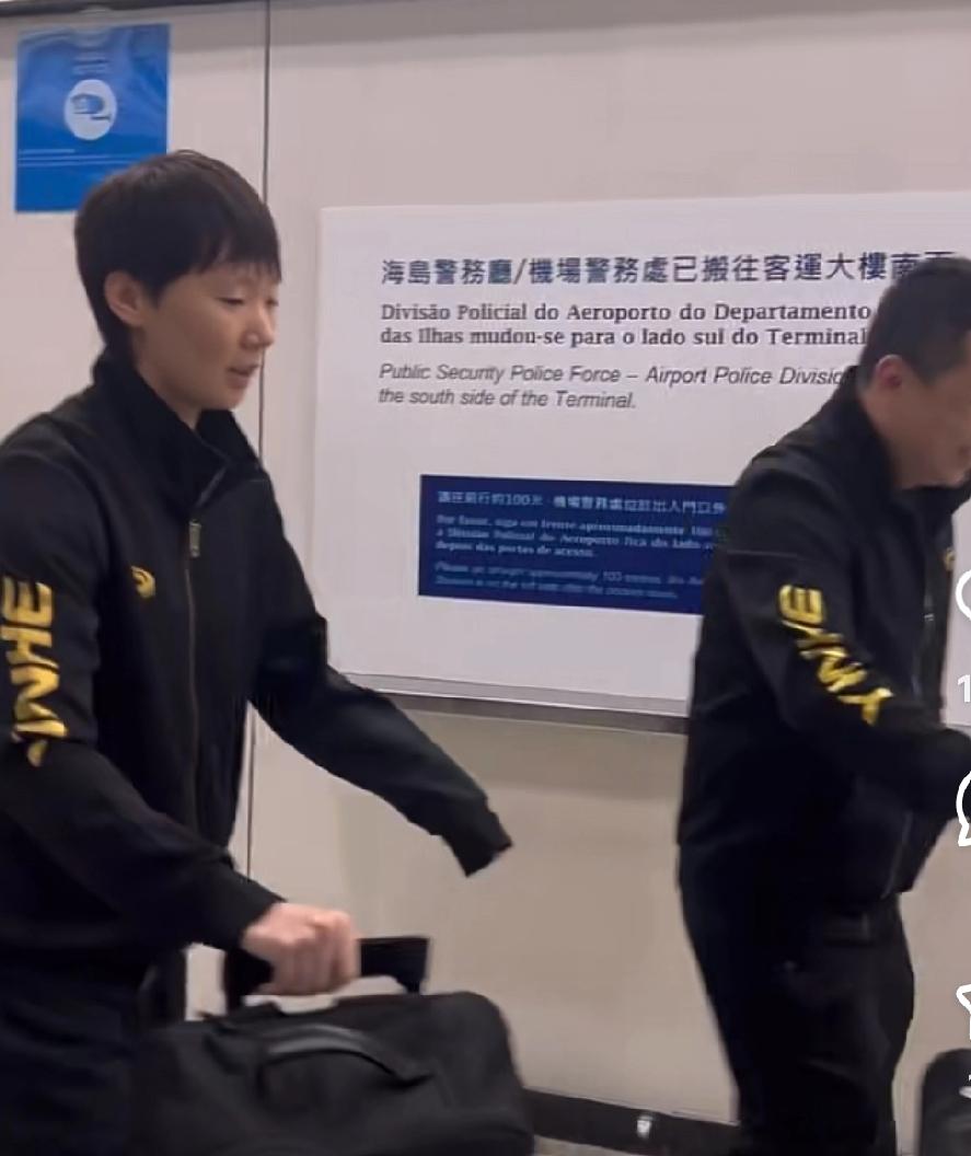 真的很快哈，
前脚刚刷完王曼昱出发的视频，
刚刚又刷到已经抵达澳门的视频了。
曼