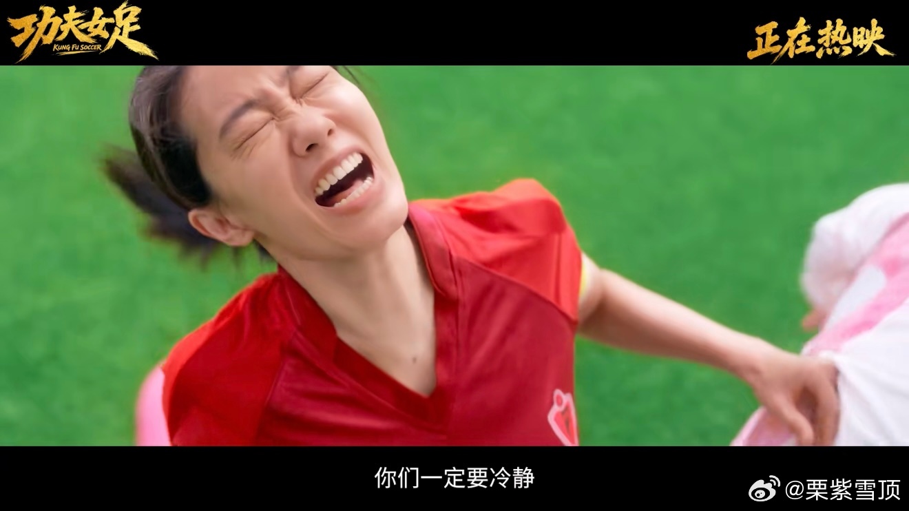 周星驰反向采访董宇辉双厨狂喜暴击！周星驰跑到董宇辉直播间串门就算了，居然主动当倾
