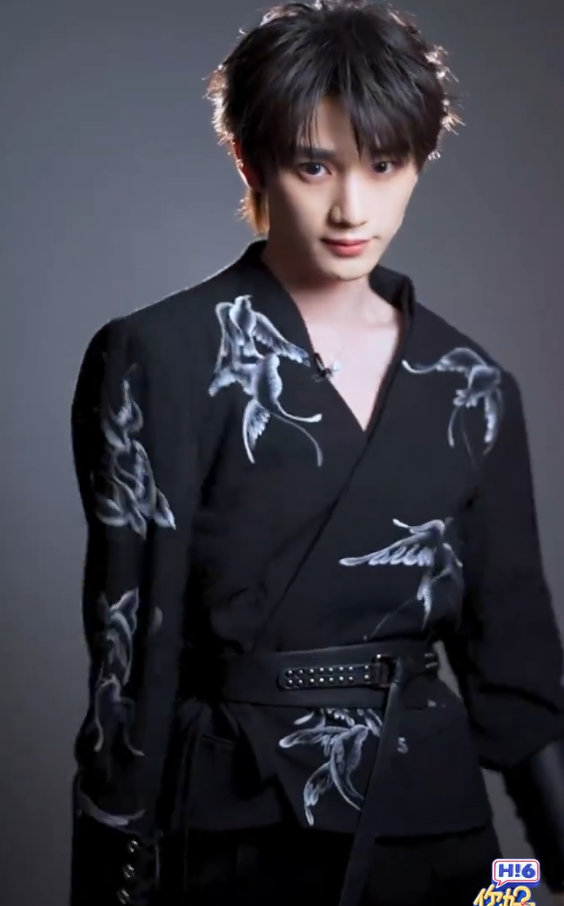 好六PD你配享太庙谁懂啊！好六 PD 这波舞台安排，从江湖气到小性感全覆盖，看完