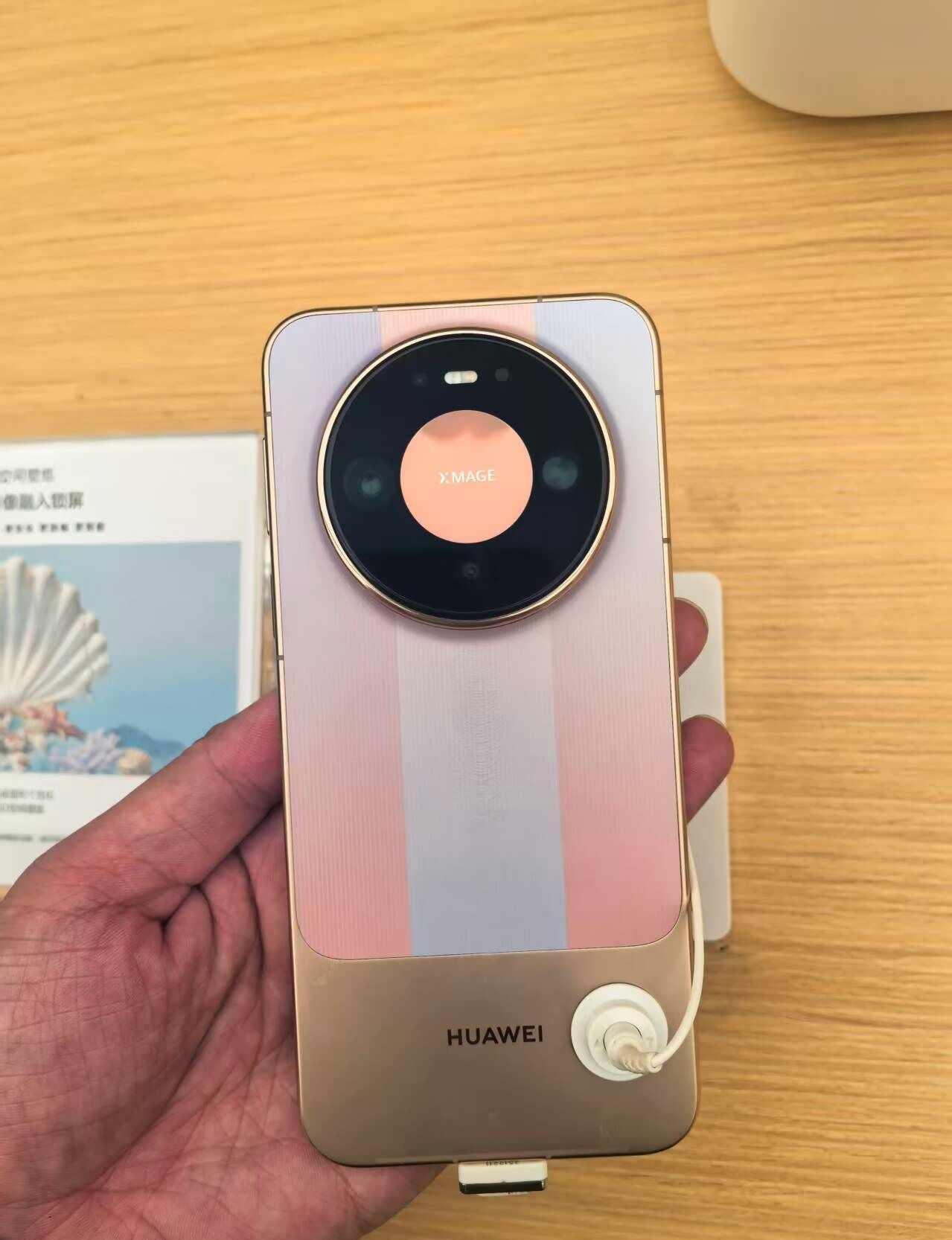 Mate90这个宝石环感觉真的会发光！背板细腻纹理加上通透光泽，越看越有质感，使