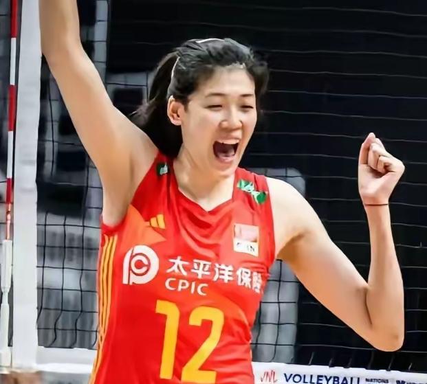 天津女排再一次在半决赛中和江苏对垒，由于是客场作战，天津女排 简直是派若两队，