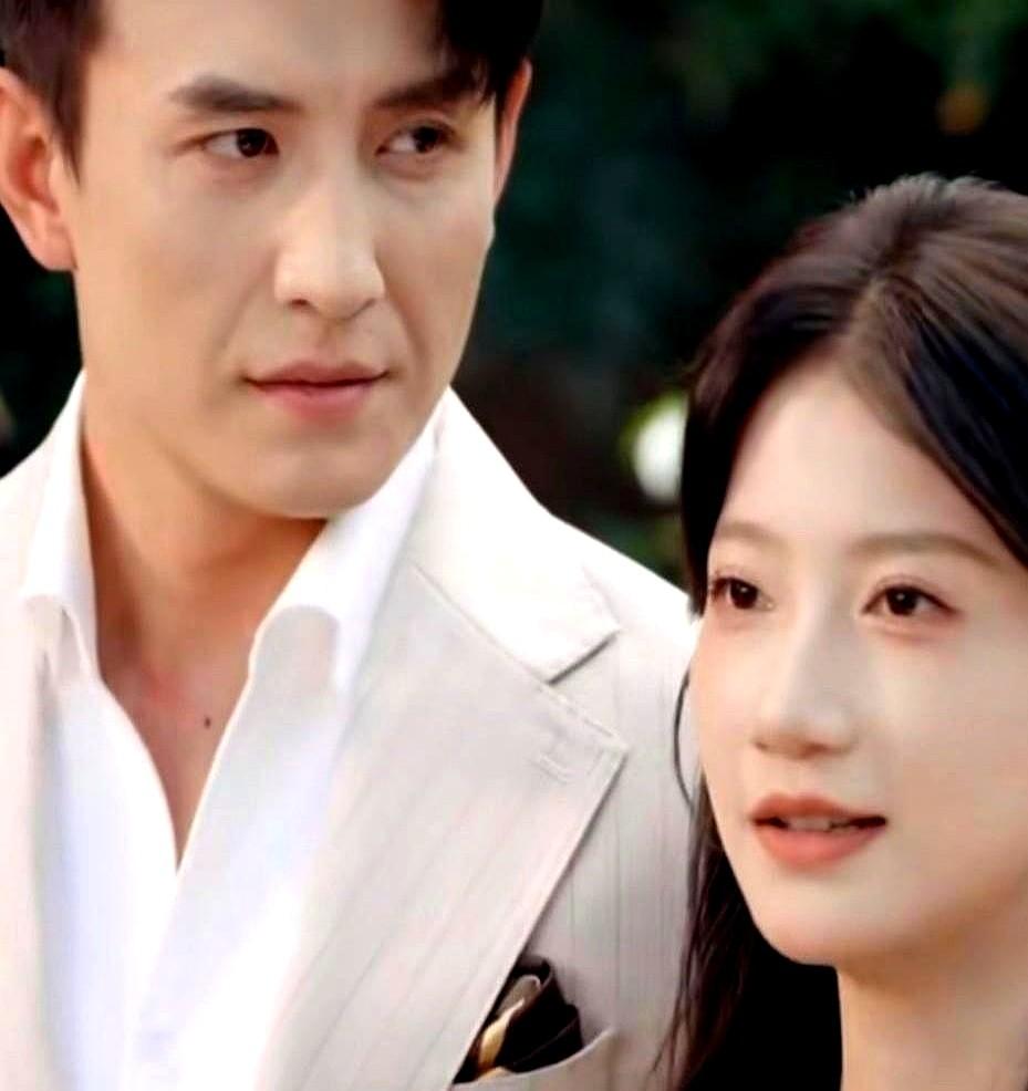 非要踩一捧一

评论区有人踩《掌心窥爱》女主，还拿她和另一位对比，也有人觉得女主