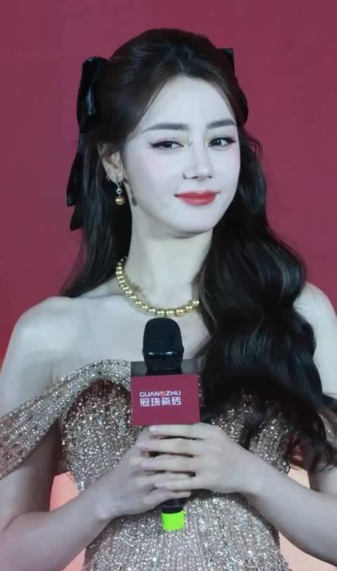 公主殿下又美出新高度了，大爆电影就是养人啊，气质妥妥的 ​​​