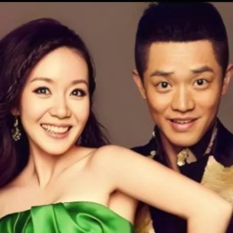 曾毅手表风波后沉寂5月，老婆李娜如何稳家庭撑团队？
 每当《最炫民族风》《荷塘月