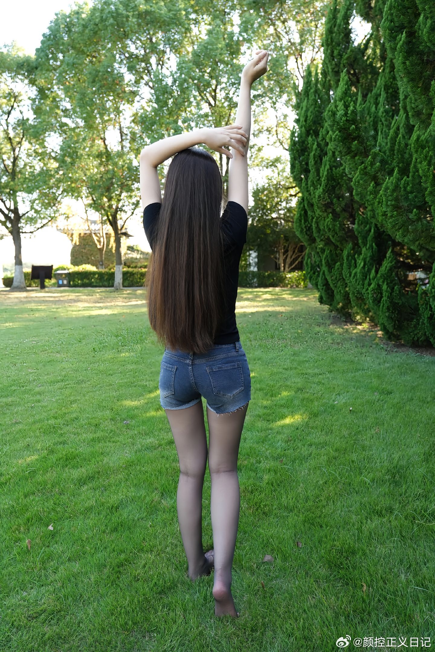 街拍青青草地美女绘梦长廊 济南