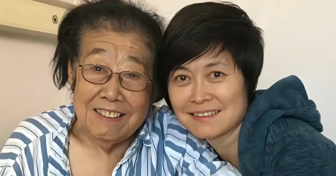 好奇查了下敬一丹的家世
不查不知道
一查才知道，她父母根本不是什么普通人，是德高