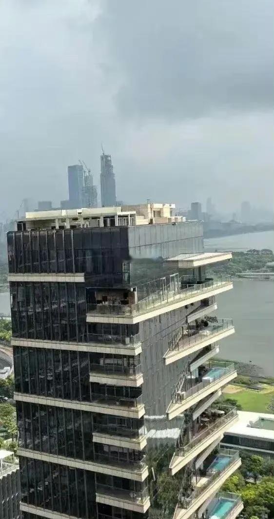 深圳湾一号，真不愧是豪宅典范，这家居然配备了五台洗衣机，太奢华了！ ​​​
