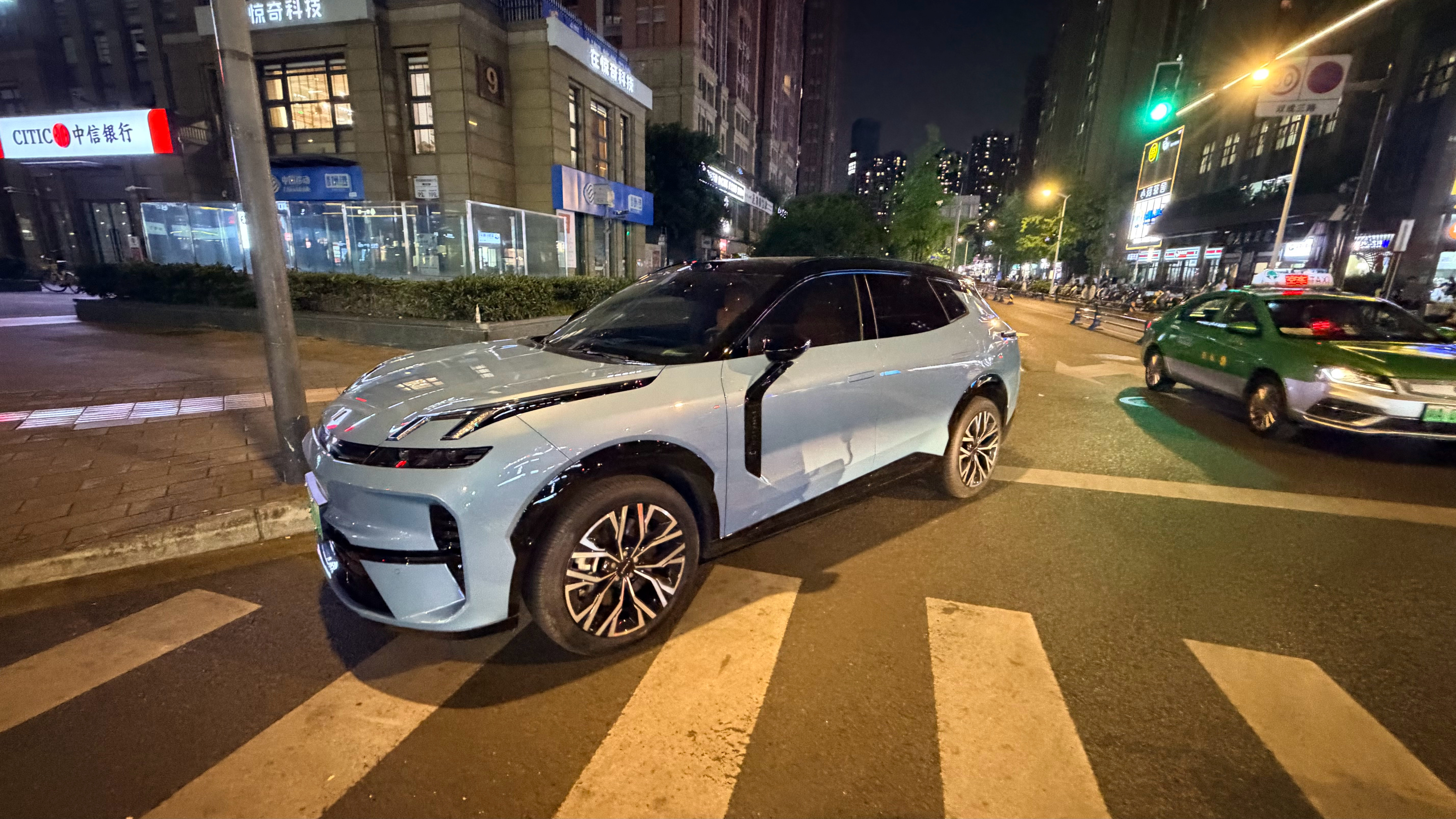 领克的设计品味真是没得说，一眼高级。 