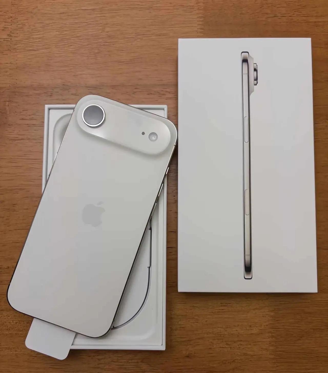 想要就买，air真的很精致
本来满心等着抢iPhoneicon18pm，反复思考
