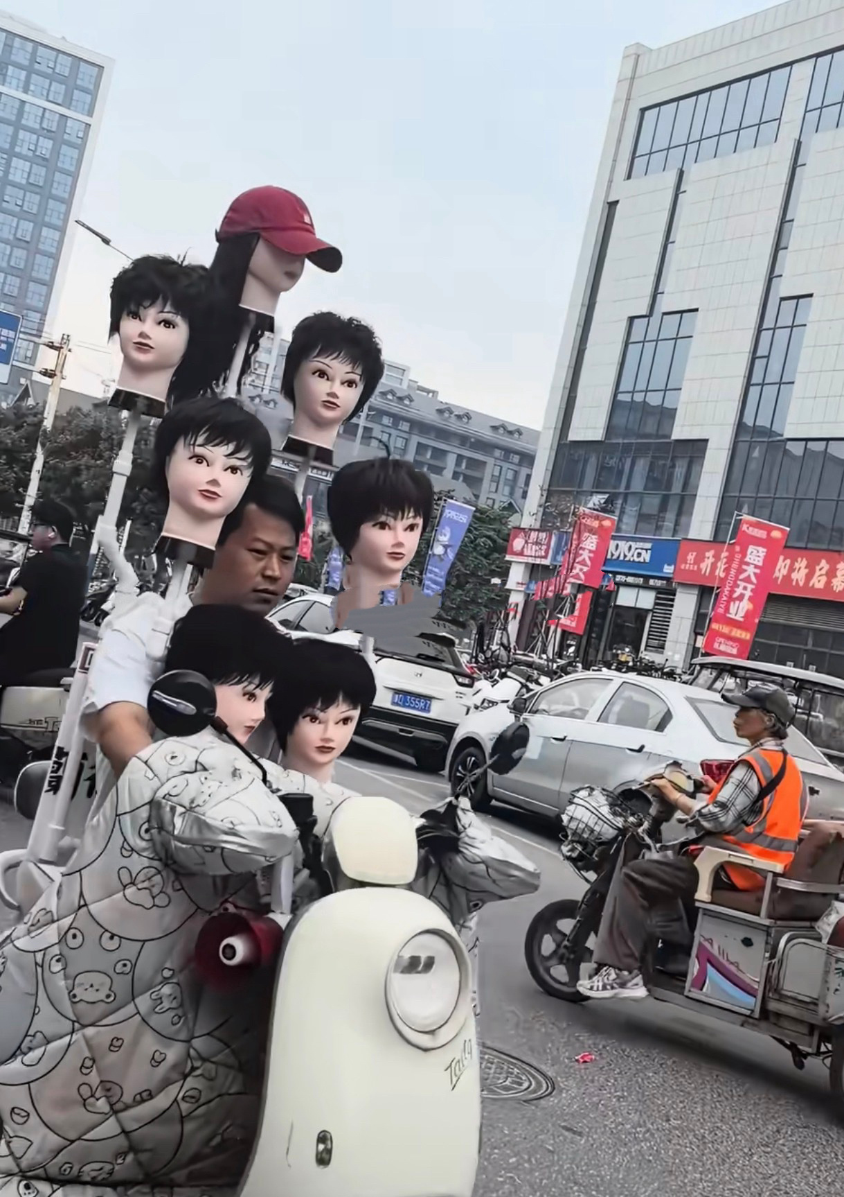 这要是晚上出门，估计能随机吓死一个路人 