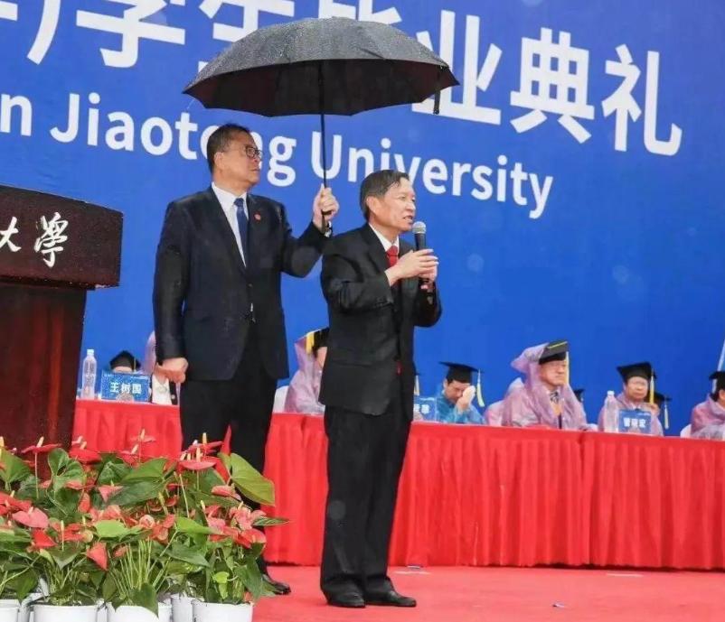 那个把西安交大送进美国黑名单的校长，曾放弃当副省长

2023年毕业季，65岁的