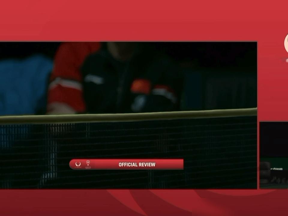 孙颖莎3比0米特兰姆 第三局米特兰姆指出孙颖莎发球擦网，并提出鹰眼挑战，鹰眼结果