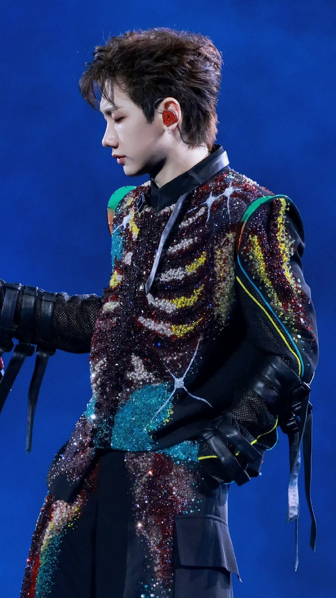 节奏咬字超丝滑，每个转音都惊艳，求剪出来单曲循环 