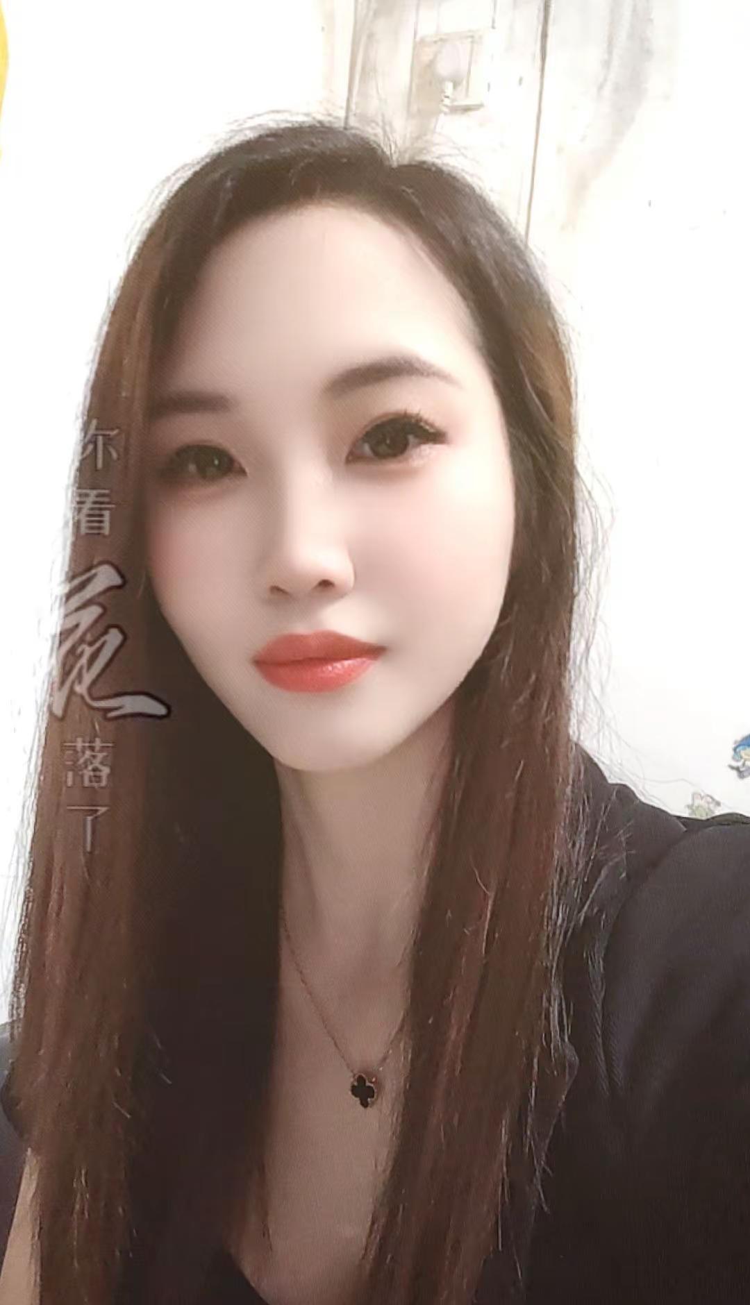 : “平安 是顶级的富贵局 别嫌日子沉闷 那不是平庸 是岁月静好”