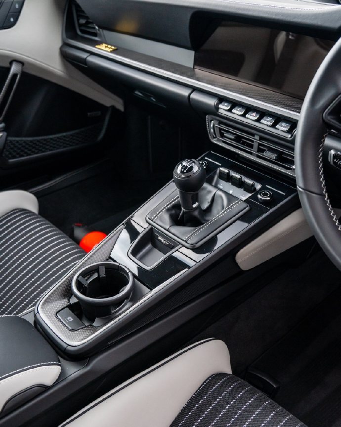 宝石蓝车漆质感绝了阳光下光泽感拉满经典跑车的颜值永不过时💎 