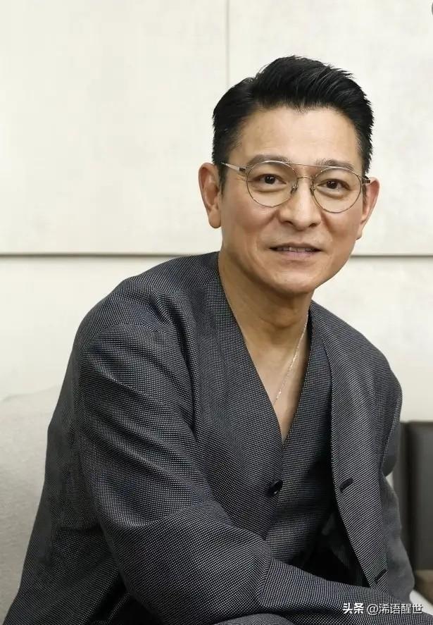 刘德华笑着说起一件趣事：女儿跟同学说“我爸爸是刘德华”，结果被同学回了句“滚”，