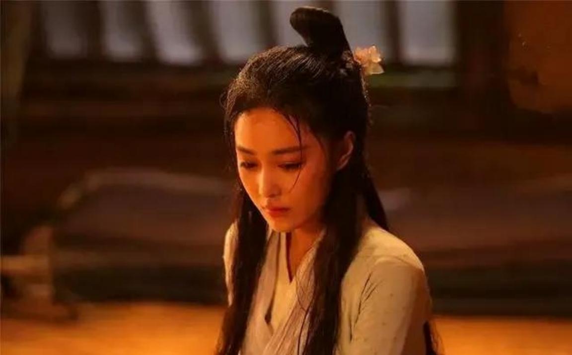 古代，一太尉出远门，带走大半妻妾，却将留下的五六十个美人，锁在院子里，1个月后，