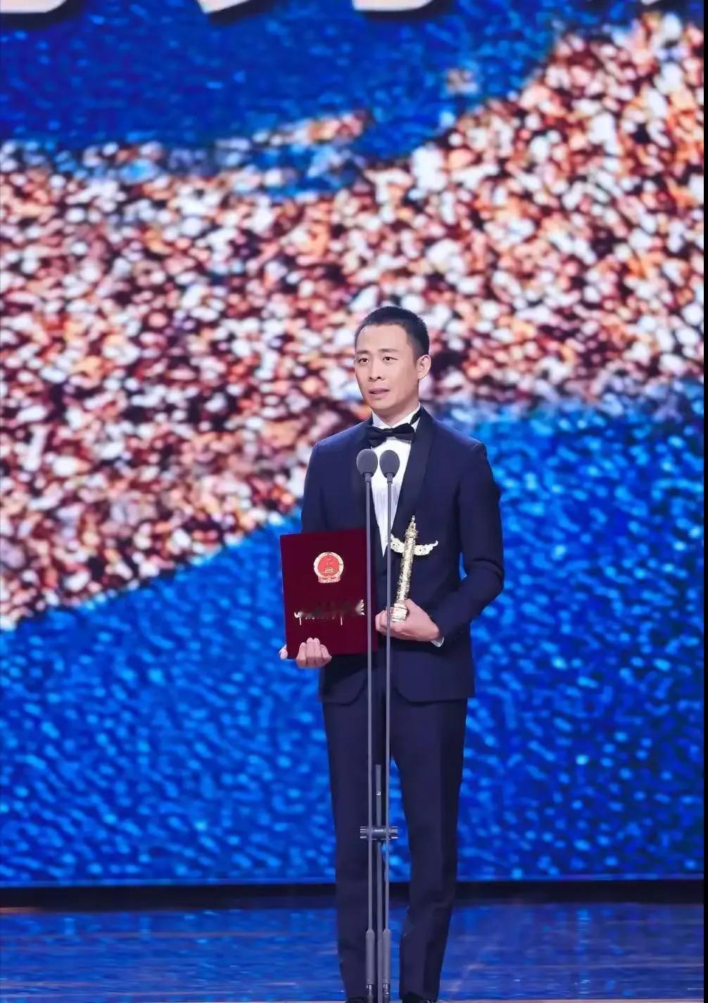 张译华表奖后台宣布暂时息影：沉淀自我，拒绝“纸上谈兵”

4月27日，第二十届中
