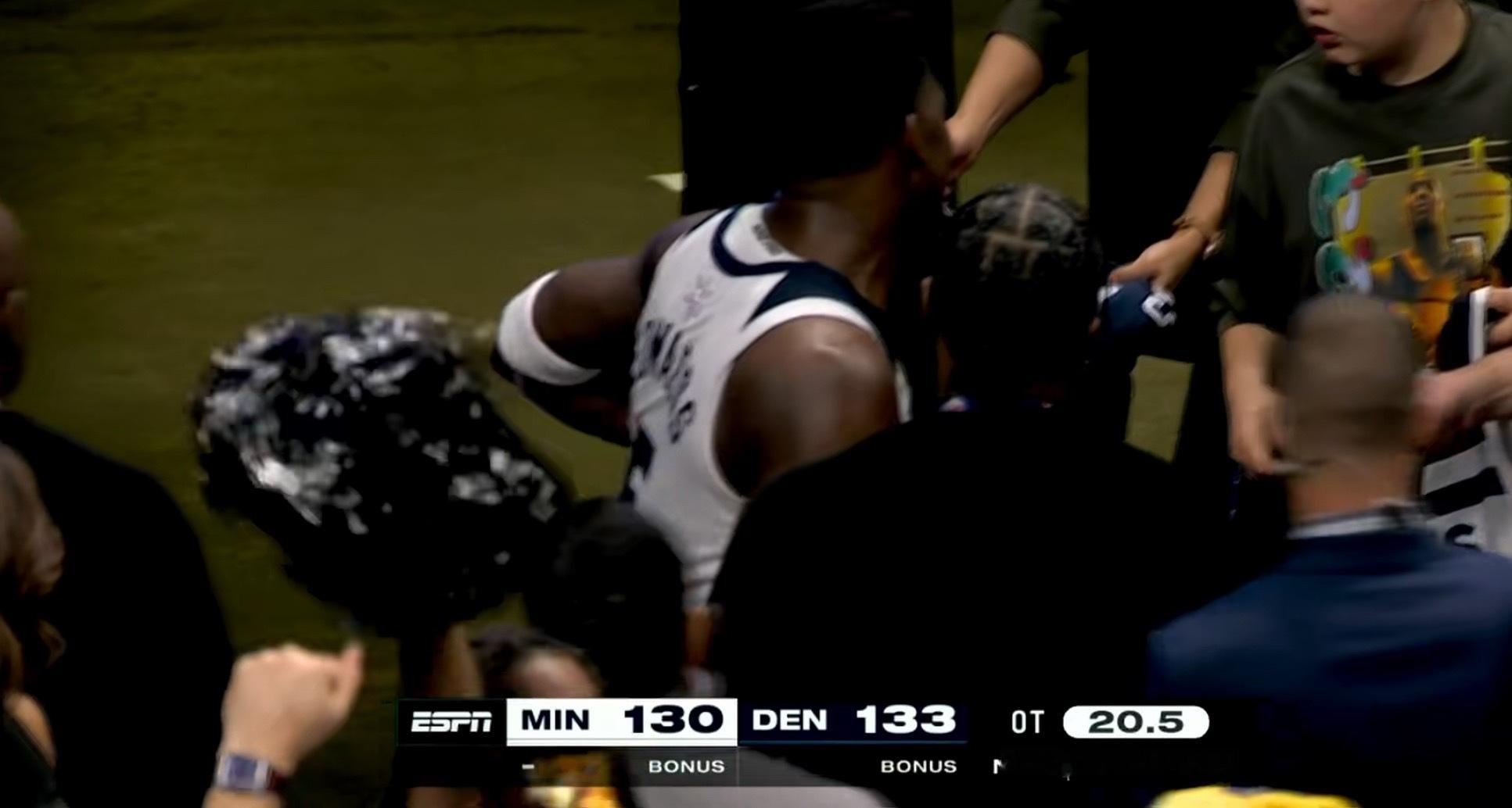 血亏了，还是了解他们，斩杀线确实到了。爱德华兹44分，就这么离场了… 